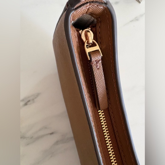 Tory Burch Emerson Shoulder Bag Saffiano Leather in Moose NWOT - Picture 5 of 8